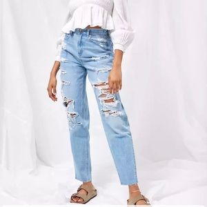American Eagle mom jeans, relaxed fit. Size 8 US